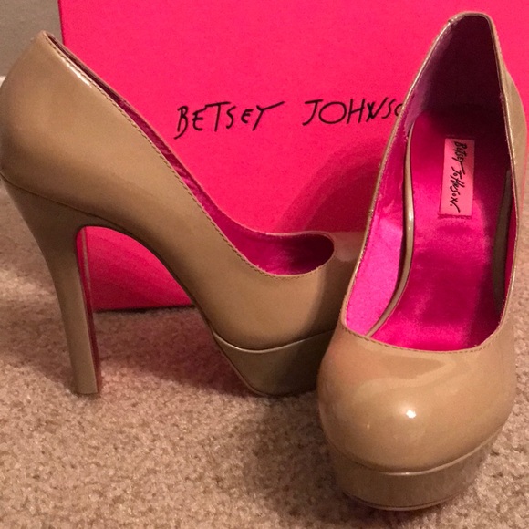pink bottom shoes Pink bottom shoes